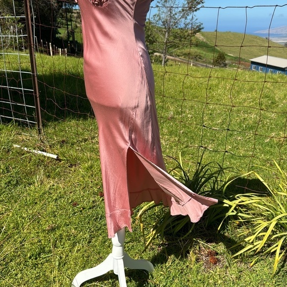 Revolve Cross Back Ruffle Strap Dress Blush
ASTR the Label Retro Old Hollywood - Picture 8 of 9